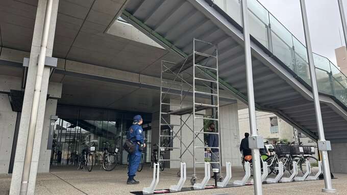 埼玉・川口市役所敷地内 塗装工事中の男性作業員(70)が転落死 高さ約3mの足場から落ちたか