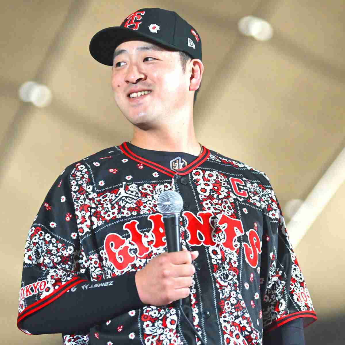 【集合体恐怖症の方閲覧注意】【巨人】黒と赤の衝撃デザイン　ジョーダンブランドとの特別コラボユニホーム発表　　岸田行倫「メチャクチャ格好いい」