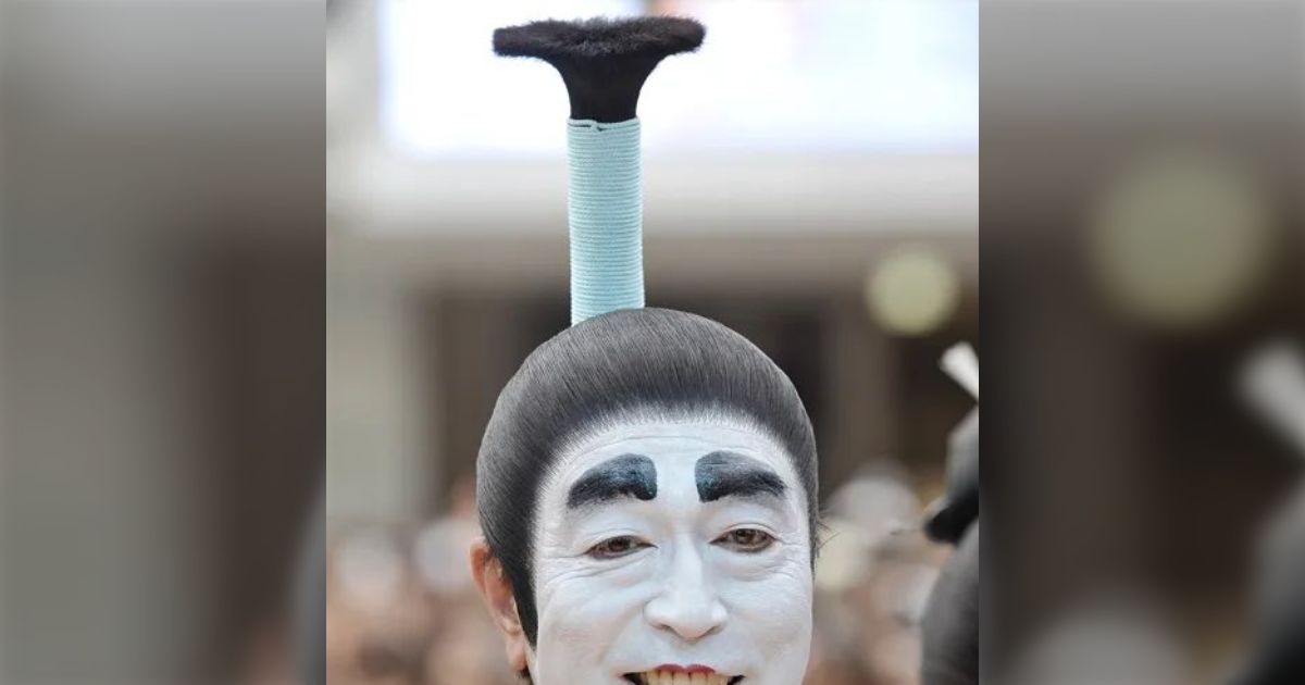『ババアのポニテはキツい なるべく下で結べ』ってここで見たから、今日からなるべく高い位置で髪の毛縛るわ - Togetter