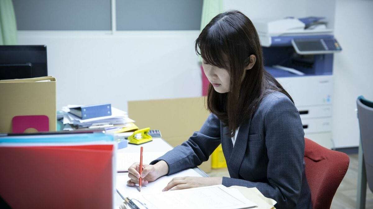 教員