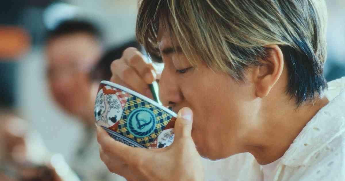 木村拓哉、吉野家の「麦とろ牛」を豪快にかき込む（動画あり / コメントあり） - 音楽ナタリー