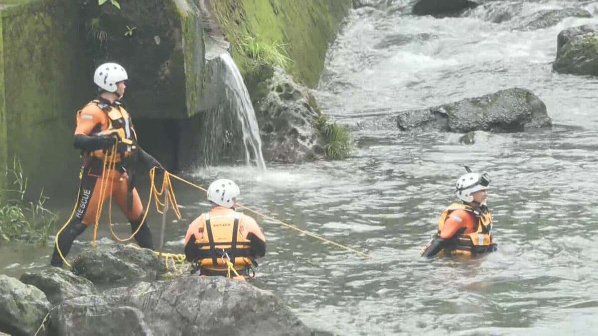 5歳男児が不明の浴室「湯船と同じ高さに窓」警察の到着時には窓が開いた状態　温泉施設で男の子行方不明　川を中心に捜索続く　鹿児島・霧島市　 | 鹿児島のニュース｜MBC NEWS｜南日本放送