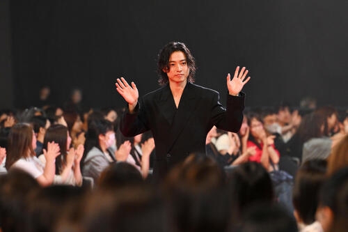 キングダム主演の山﨑賢人が覚悟「大沢さんの王騎将軍がいなくても、いいものは撮れるんだぞと」 - シネマ : 日刊スポーツ