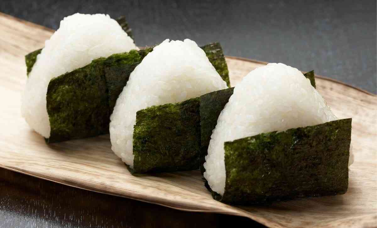 ノリ高騰で、おにぎりが「高価な食べ物」に…価格高止まりの背景とは？ | AERA with Kids＋
