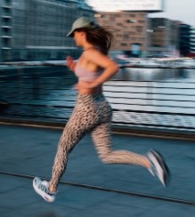 ある男性ランナー「走りながら挨拶しても女性はほとんど返さない」「男性は反応してくれるのに」。SNSで議論に（Harper’s BAZAAR（ハーパーズ バザー）） - Yahoo!ニュース