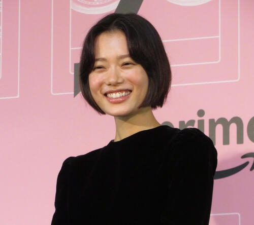 杉咲花「コップを１ミリくらい、ずらして…」今泉力哉監督細かすぎ演出に「カルチャーショック」 - ドラマ : 日刊スポーツ