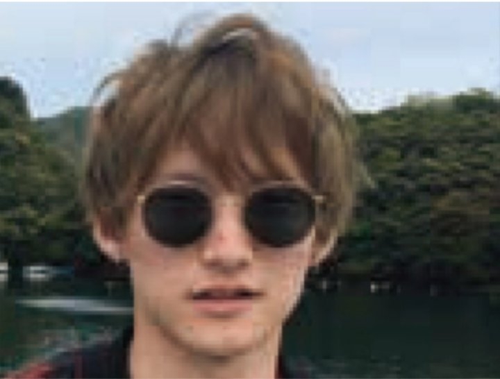 八田與一容疑者の新たな写真公開 全身とサングラス姿 別府ひき逃げ 発生から4年 大分県警