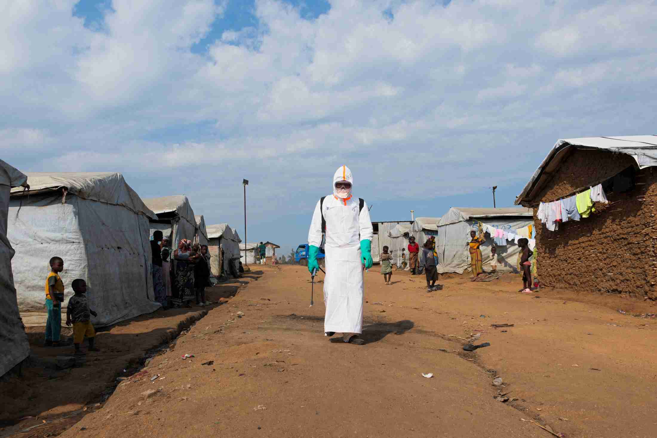 コンゴでエボラ熱拡大懸念、避難民キャンプで30人死亡