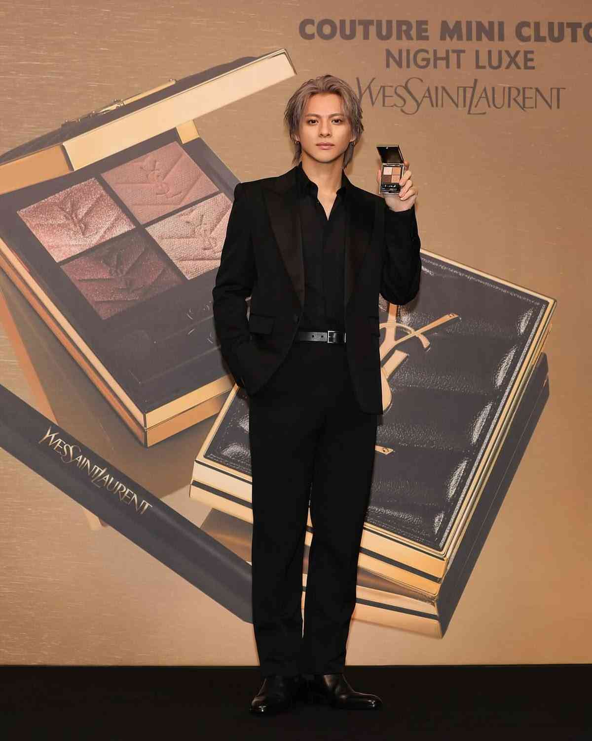 平野紫耀、パリで魅せた総額1000万円超えルックにファン悶絶…厚い胸板と肉体美が際立つ“世界基準のスタイル”