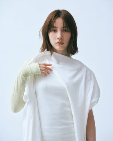 のん、アーティストとして『FNS歌謡祭』初ステージへ デビュー20周年…自叙伝的楽曲「荒野に立つ」を披露
