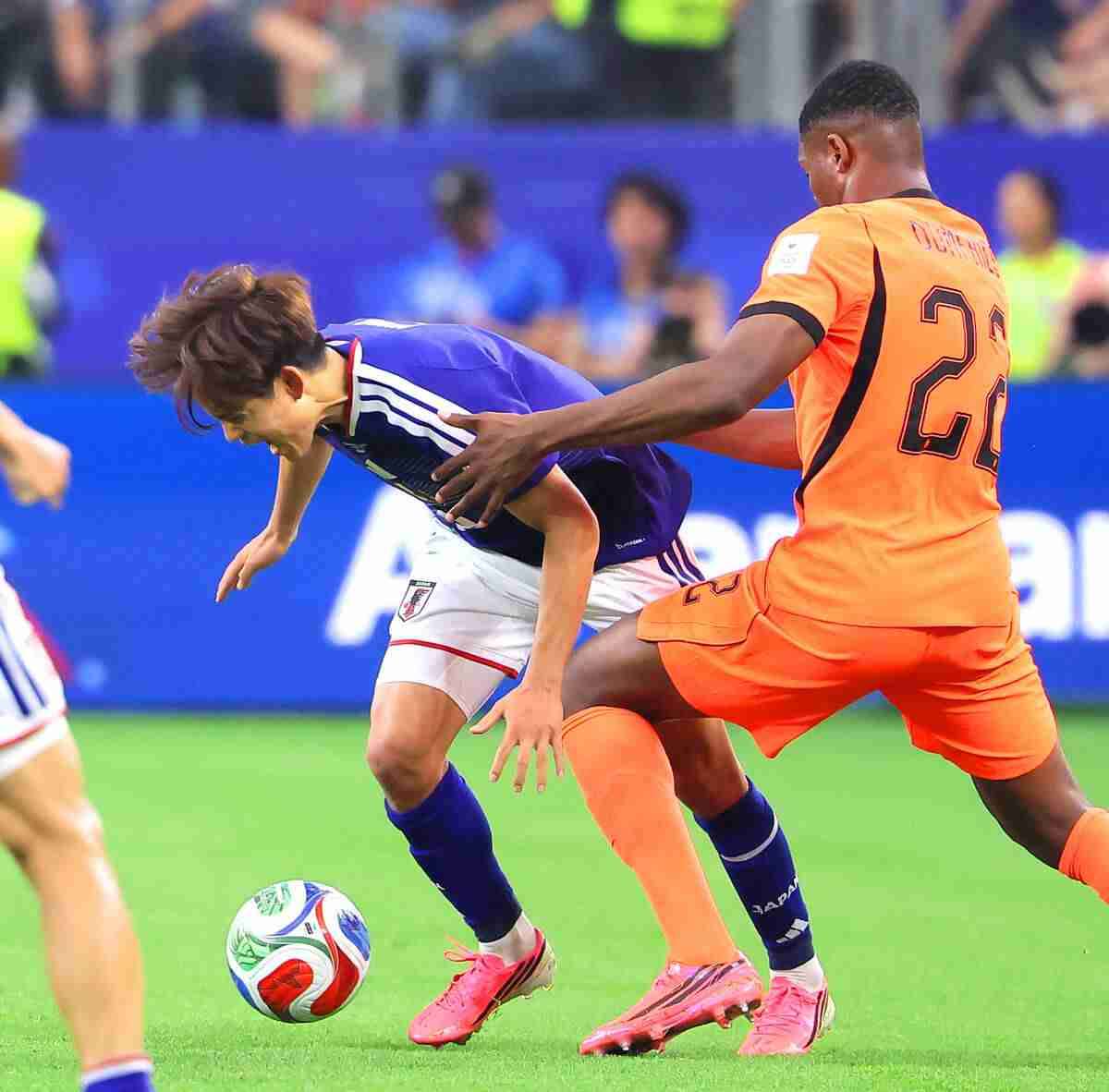 【Ｗ杯】久保建英は左膝痛め21日チュニジア戦出場に暗雲…車椅子で会場を後に　森保監督は「軽症であることを…」