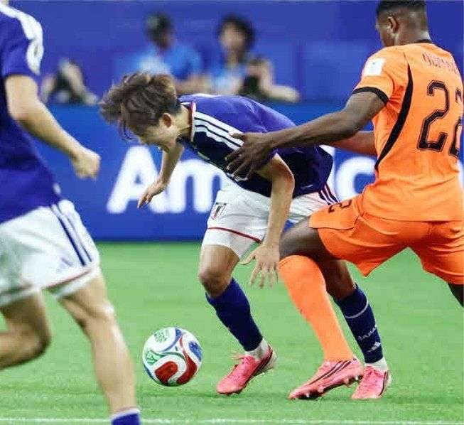 久保建英、チュニジア戦出場は絶望的、第2戦3日前の練習欠席「トレーナーとホテルに」…「MRIの結果、左膝の負傷」と発表、上田綺世は別メニュー調整…森保ジャパン緊急事態：中日スポーツ・東京中日スポーツ 