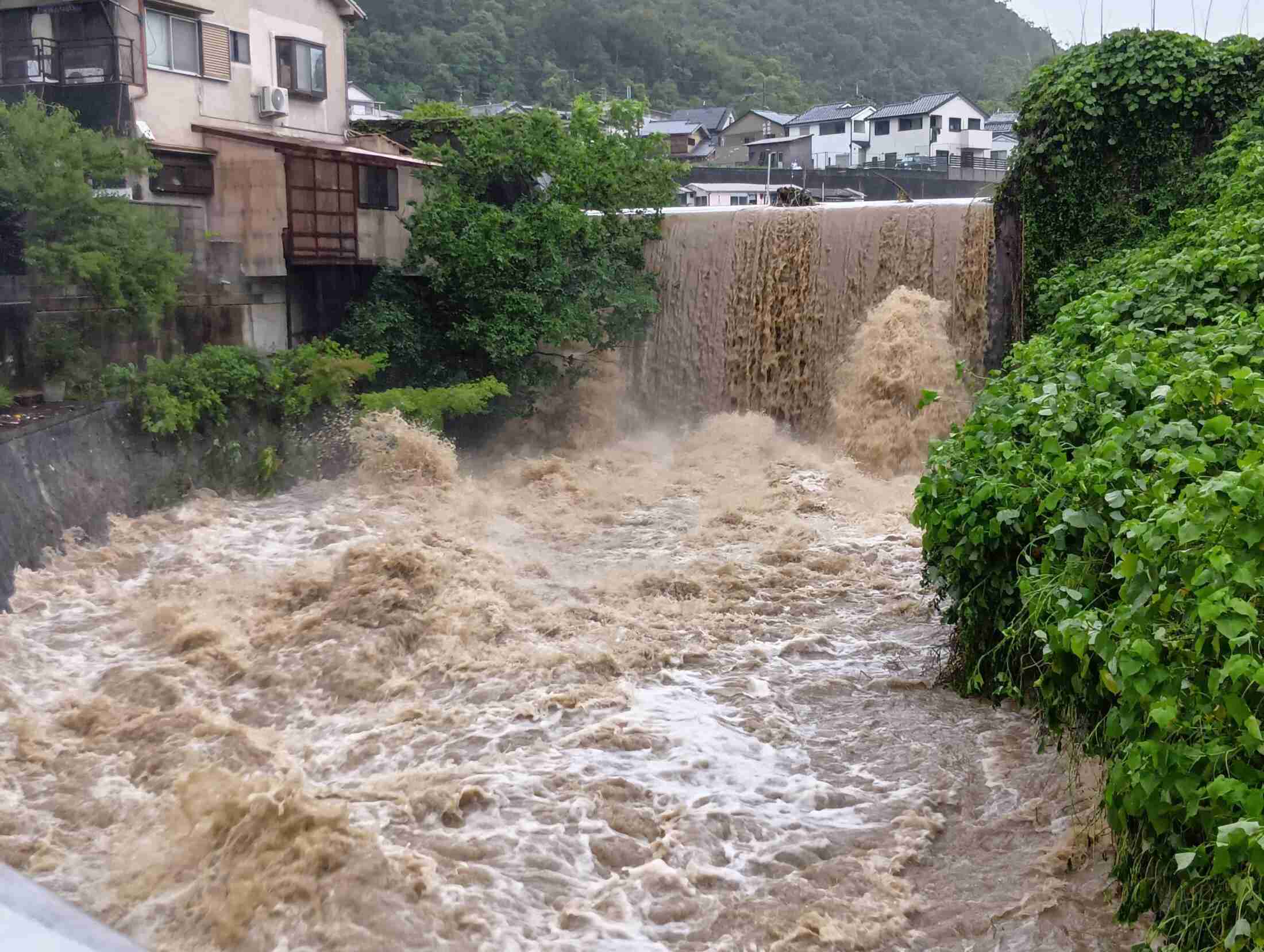【速報】京都市北区で民家が浸水、取り残された住人男性をボートで救助　「こんなの初めて」（京都新聞） - Yahoo!ニュース