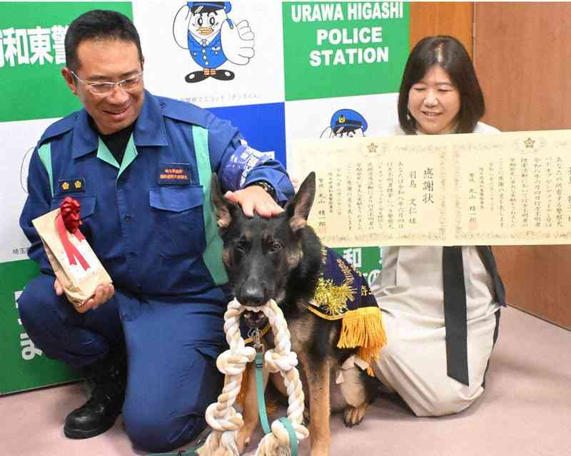 警察犬「おはぎ」初仕事でお手柄…行方不明の80代女性を発見、夜の街を30分追跡　普段は甘えん坊　家族のように育てた指導士も笑顔