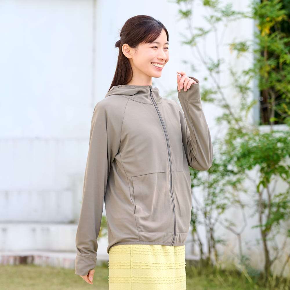 「ワークマンさんは天才」顔まで隠れるパーカーを女性アナが絶賛→投稿削除…“黒づくめが怖い”批判に同社は「貴重なご意見として受け止めている」