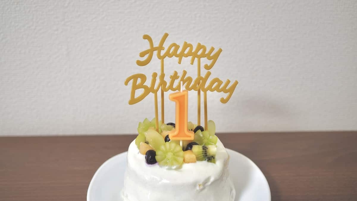 1歳誕生日「顔面ケーキ」動画が大炎上、なぜ投稿？ 　浮上する2つの説（1/3ページ） - zakⅡ