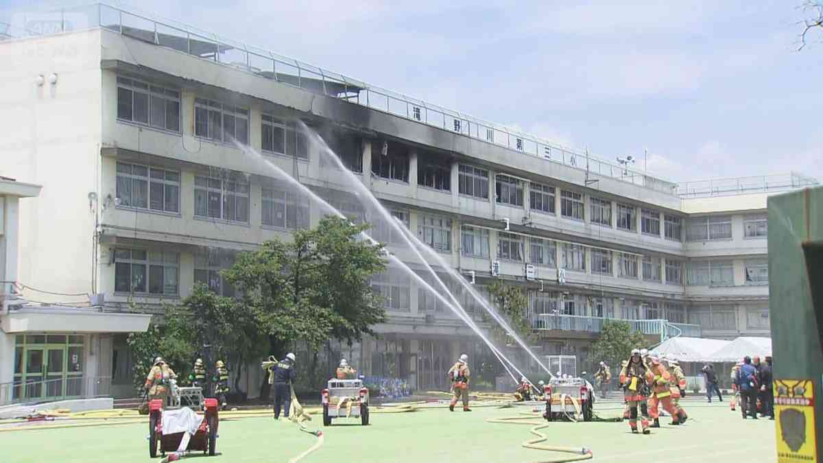 【速報】東京・北区の小学校で火事　4階の音楽室から出火　小学生3人救助