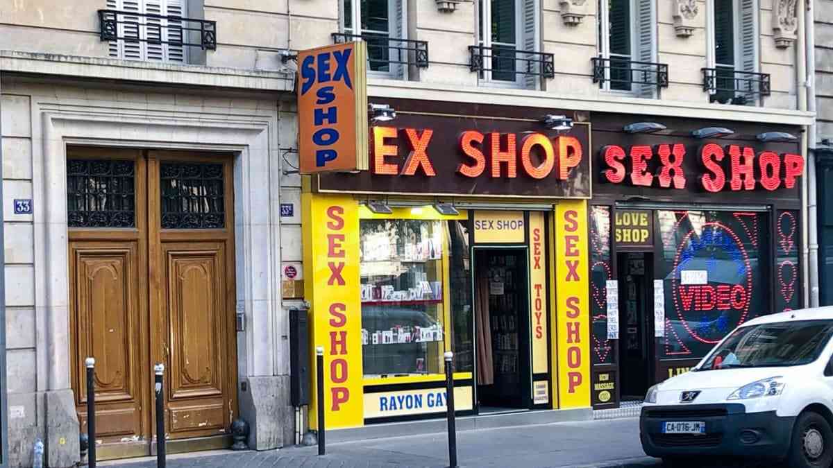 「売春」を処罰しないフランスで、性労働者が「買春合法化」を訴える理由 – MONEY PLUS