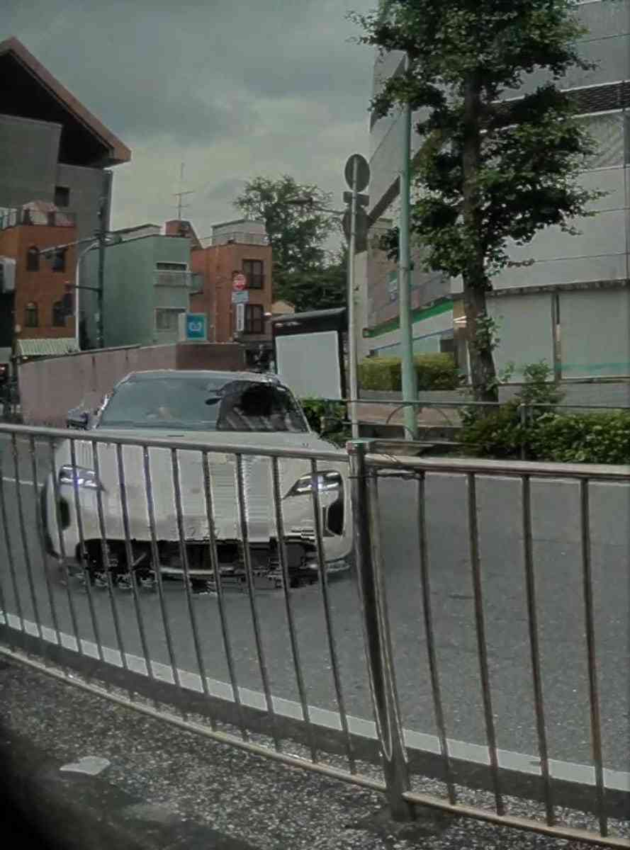 時速100キロでポルシェで暴走、車2台に衝突容疑　運転の中国籍男逮捕（産経新聞） - Yahoo!ニュース