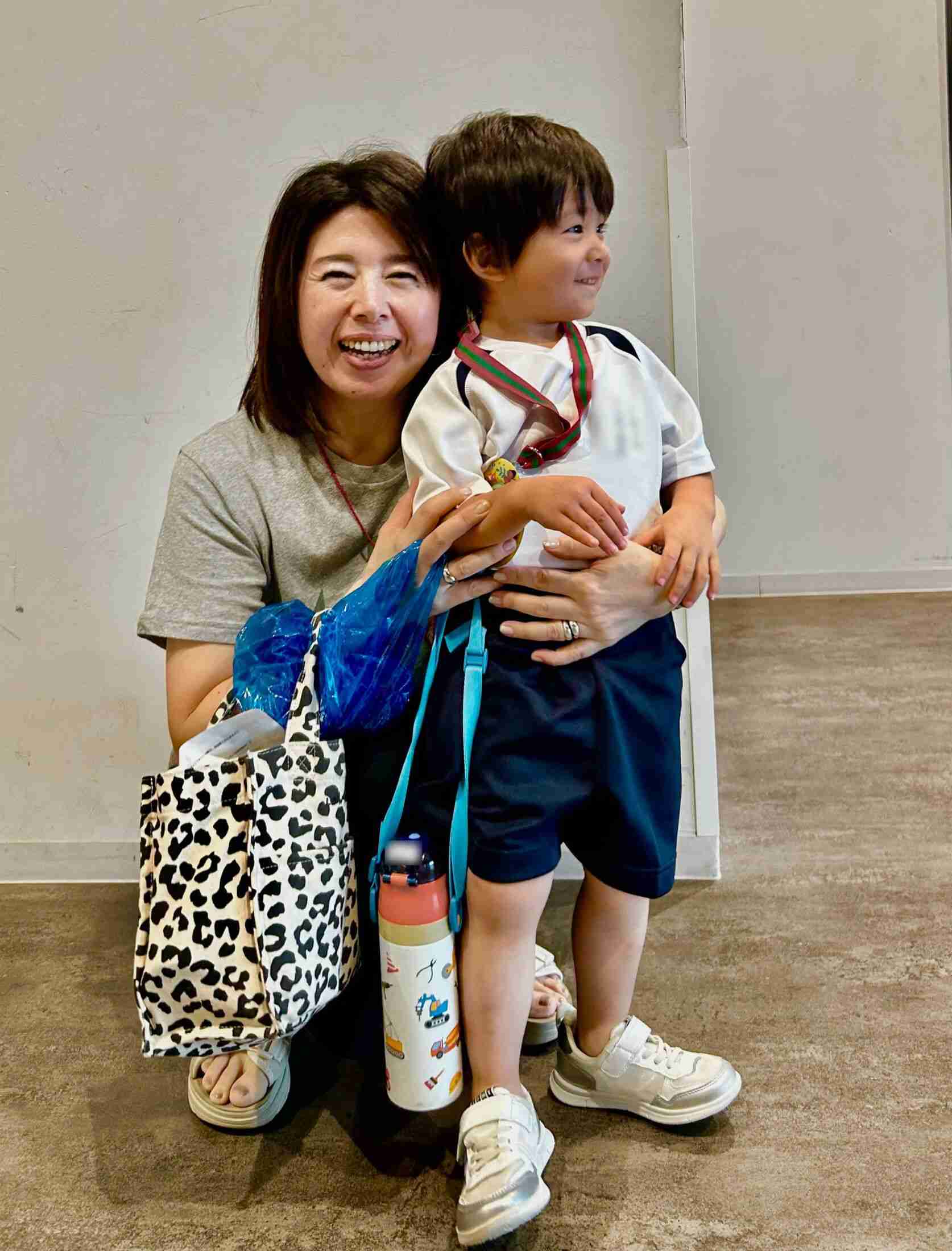 「もうぶっ飛びました。絶対無理って」20年ぶりの妊娠検査薬で陽性反応…47歳で自然妊娠した3児の母が明かす、周囲の意外な反応（文春オンライン） - Yahoo!ニュース