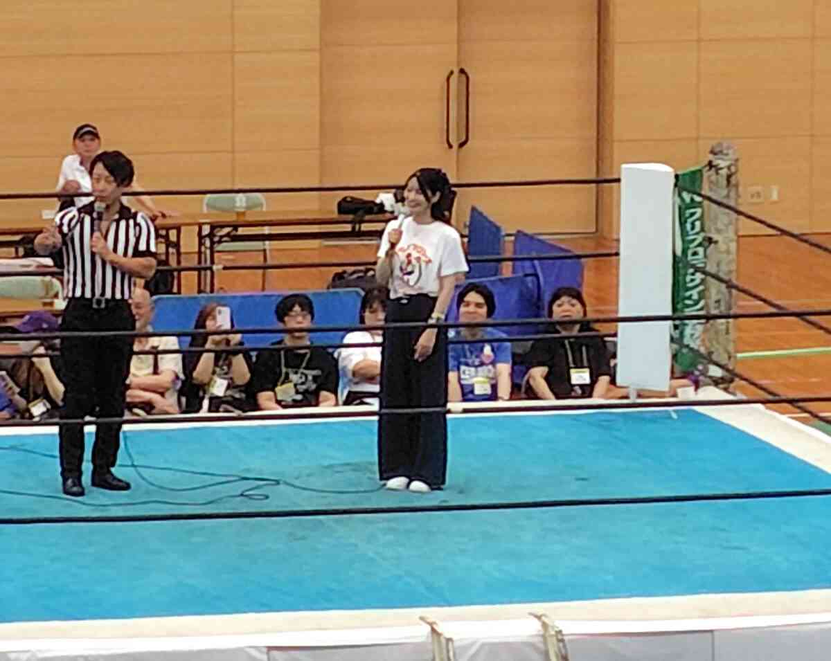元AKBの倉持明日香、リング上で結婚をサプライズ報告「ここで最初に発表しようと…」レスラー、観客からどよめき 交野天の川プロレス