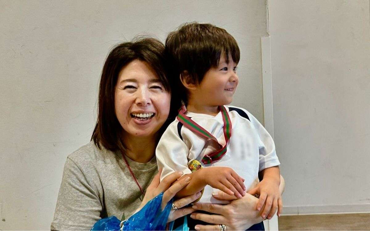 「もうぶっ飛びました。絶対無理って」20年ぶりの妊娠検査薬で陽性反応…47歳で自然妊娠した3児の母が明かす、周囲の意外な反応 | 文春オンライン