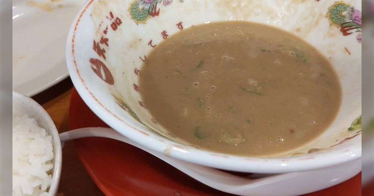嫁が天下一品に一緒に行きたがらない理由は残ったスープにご飯をどぼんして食べるから…スープどぼんは一般的な食べ方だが嫌な人は生理的に無理なのも事実 - Togetter