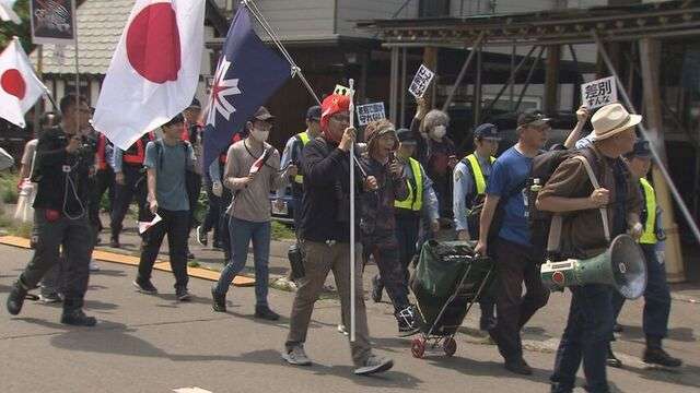 インターナショナルスクール建設巡り　移民政策反対を掲げる団体のデモに対し　差別に反対する団体が抗議 HTB北海道ニュース