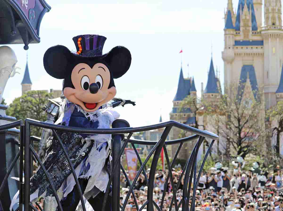 東京ディズニーリゾート、駐車場「4000円」に値上げで「いくら何でもやりすぎ」戸惑いの声…“課金型” 化に “夢の国” 離れの懸念も