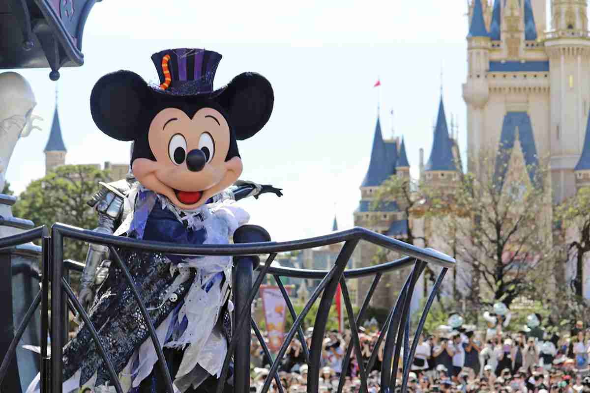 東京ディズニーリゾート、駐車場「4000円」に値上げで「いくら何でもやりすぎ」戸惑いの声…“課金型” 化に “夢の国” 離れの懸念も | Smart FLASH/スマフラ[光文社週刊誌]