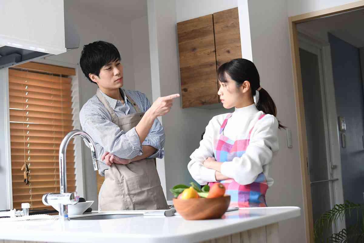 「姑かよ…」細かすぎる夫にイラッ！「掃除後の髪の毛チェック」「会話の言い回しを即訂正」妻たちの
