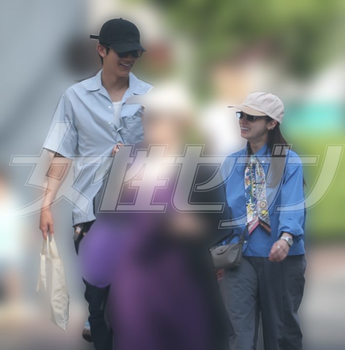 橋本環奈と中川大志の表参道デートをキャッチ　人通りの多い街中を堂々と歩き、セレクトショップでは“見るからに値が張りそうなパジャマ”を真剣にチェック