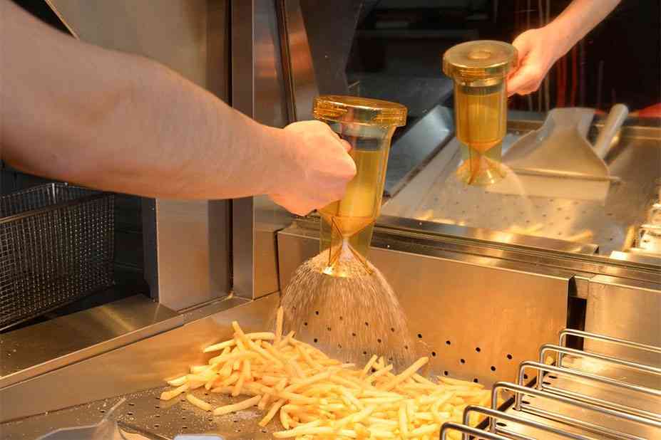 「死因はフライドポテトの食べ過ぎ」…いったいなぜ？　中学生男子を襲った衝撃的すぎる事件の全貌