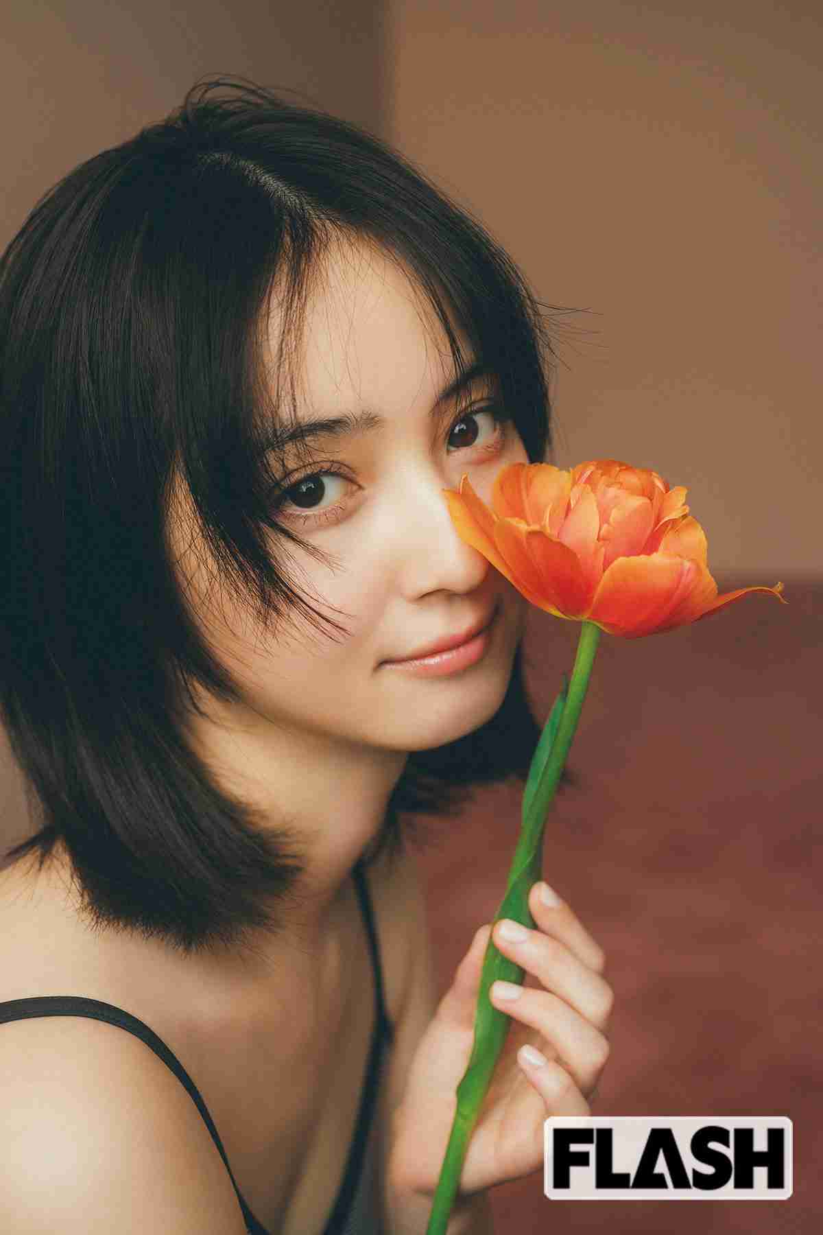 佐々木希に接近！「目が合いすぎる」カレンダーの中身