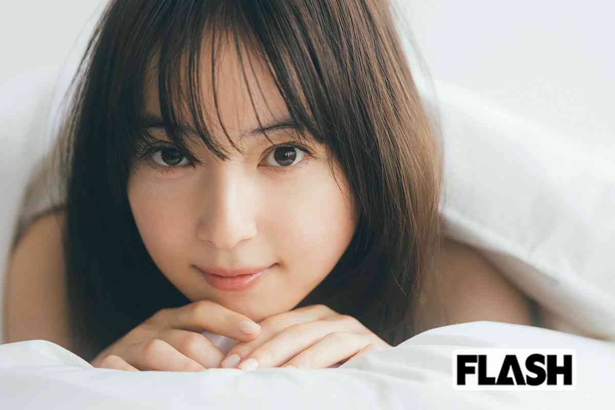 佐々木希に接近！「目が合いすぎる」カレンダーの中身 | Smart FLASH/スマフラ[光文社週刊誌]