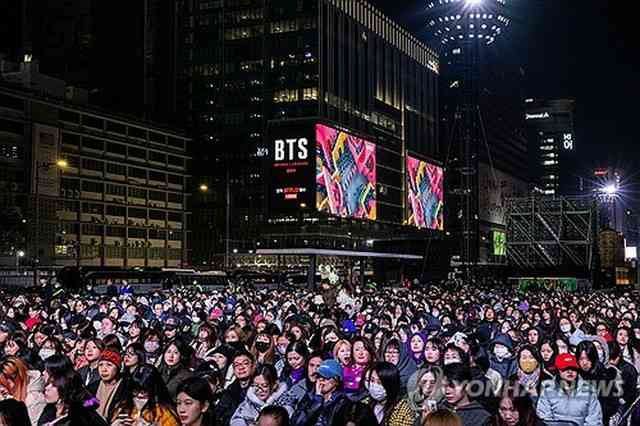 ［韓流］BTS復帰公演　光化門広場に16万人＝30～50代多く（聯合ニュース） - Yahoo!ニュース