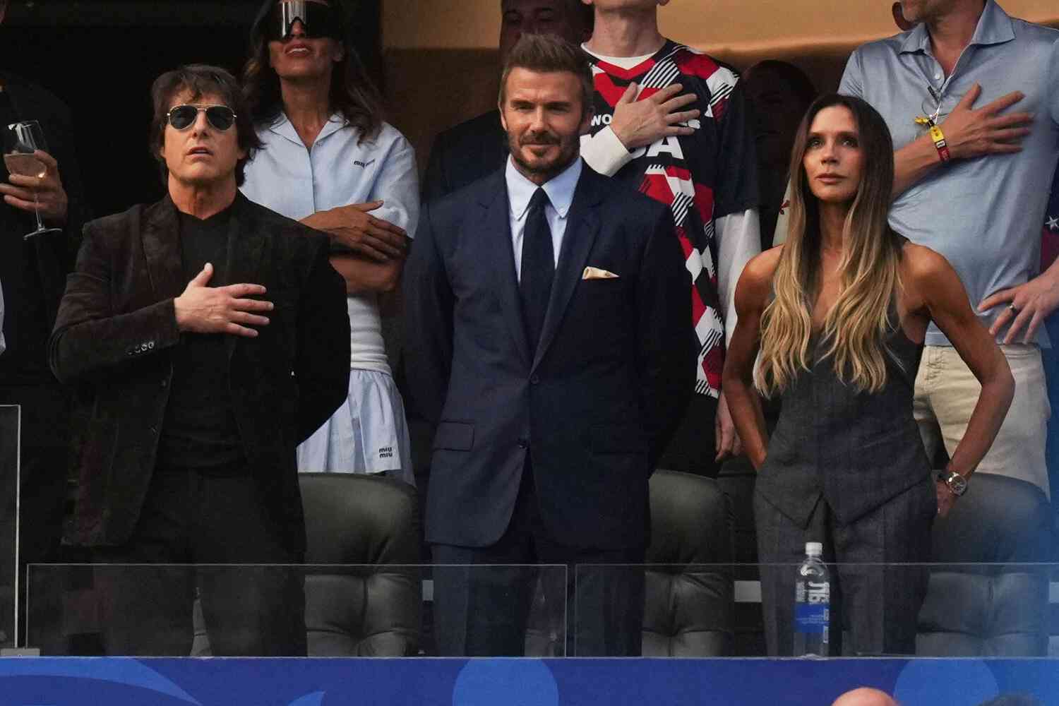 トム・クルーズ＆ベッカム並ぶアメリカ国歌斉唱にSNS沸騰「絵になる」「特別感パナい」（日刊スポーツ） - Yahoo!ニュース