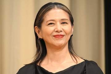 綾瀬はるかのシワ、小泉今日子の白髪が「美しい」と話題　整形・加工全盛時代に支持される「受け入れる」生き方