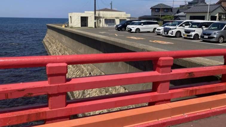 「海に飛び込んだら許してやる」欄干の外に立たせ脅迫 10代男性2人から現金4000円奪いしつこく暴行…鼻折る大けが負わす 福井と石川に住む16歳から27歳の男女8人逮捕