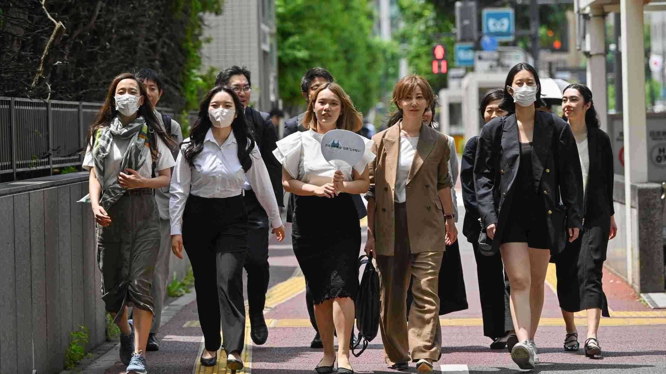 日本女性による「わたしの体は母体じゃない」訴訟を米紙が大きく報じる