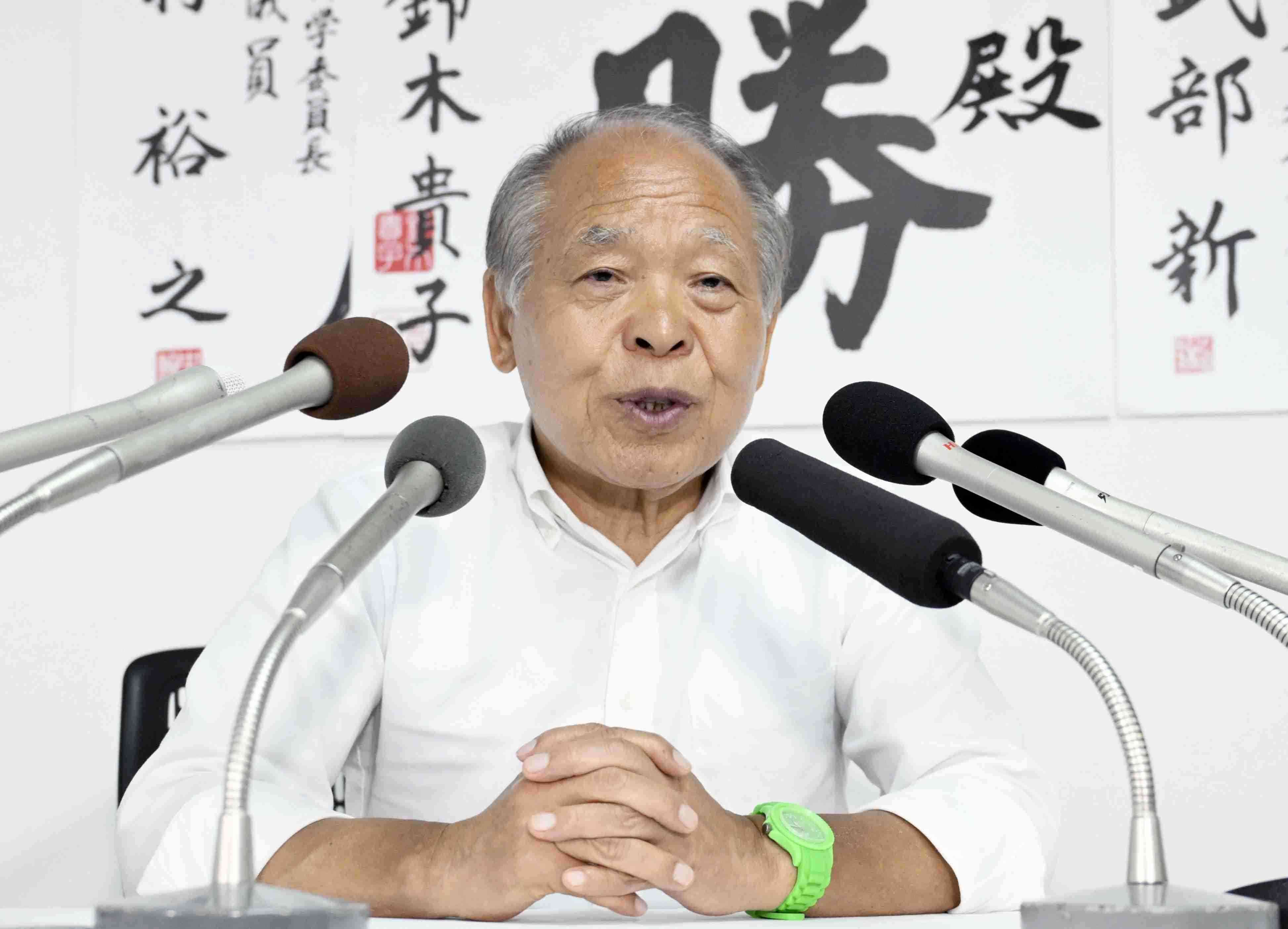 鈴木宗男氏、引退宣言後に当確　「目に見えない力に生かされた」