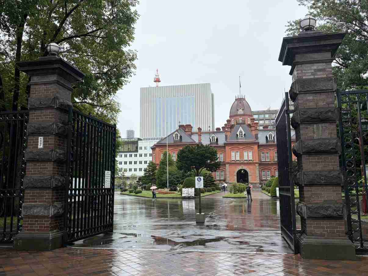 【最新】「刃物を持った男がいる」札幌中心部の観光スポット「赤れんが庁舎」に不審な男の情報…その場で取り押さえられてケガ人の情報なし〈北海道〉