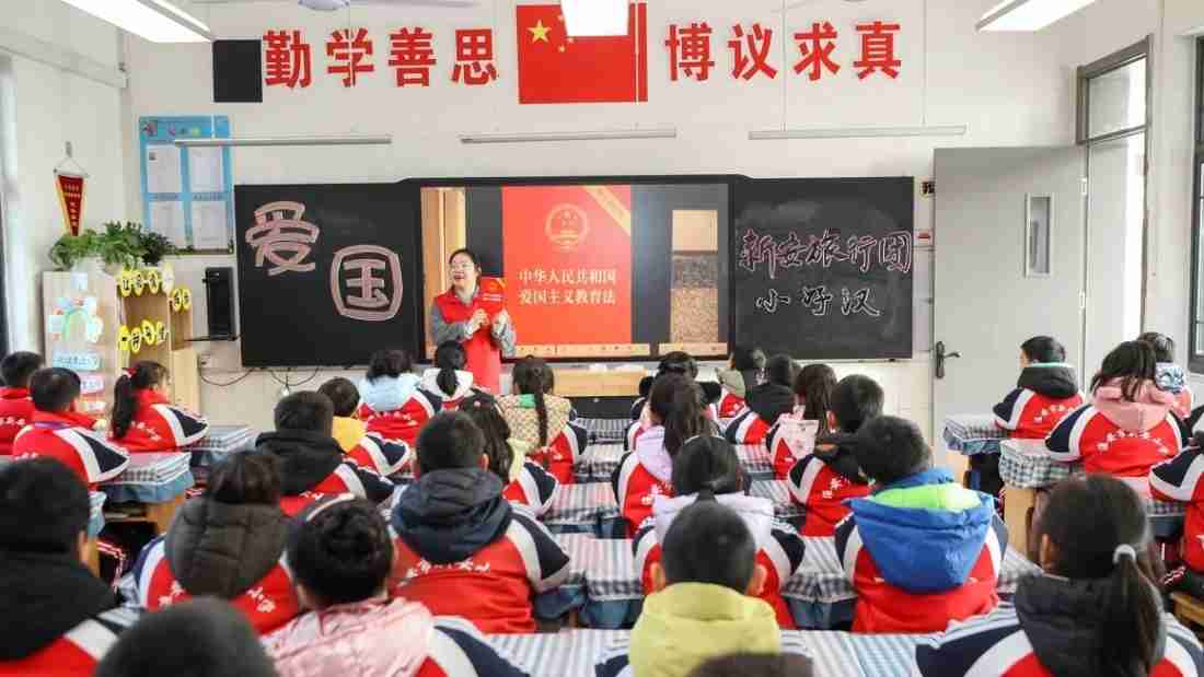 中国、愛国教育を強化へ　元日に新法施行(1/3) - CNN.co.jp