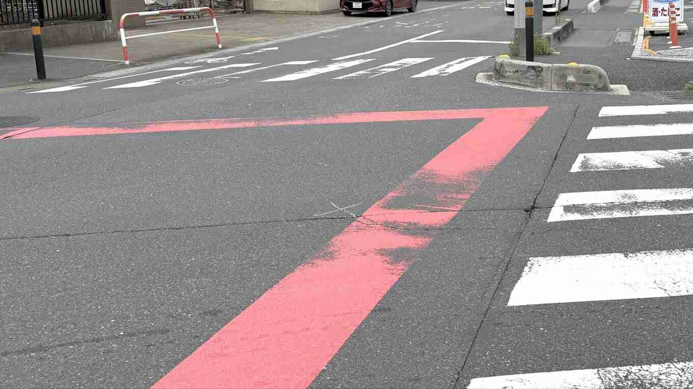 草加市で自転車運転の女性（40代）が大型トラックにひかれ死亡　トラック運転手を逮捕　自転車のチャイルドシートに同乗の6歳娘は軽傷　埼玉県警