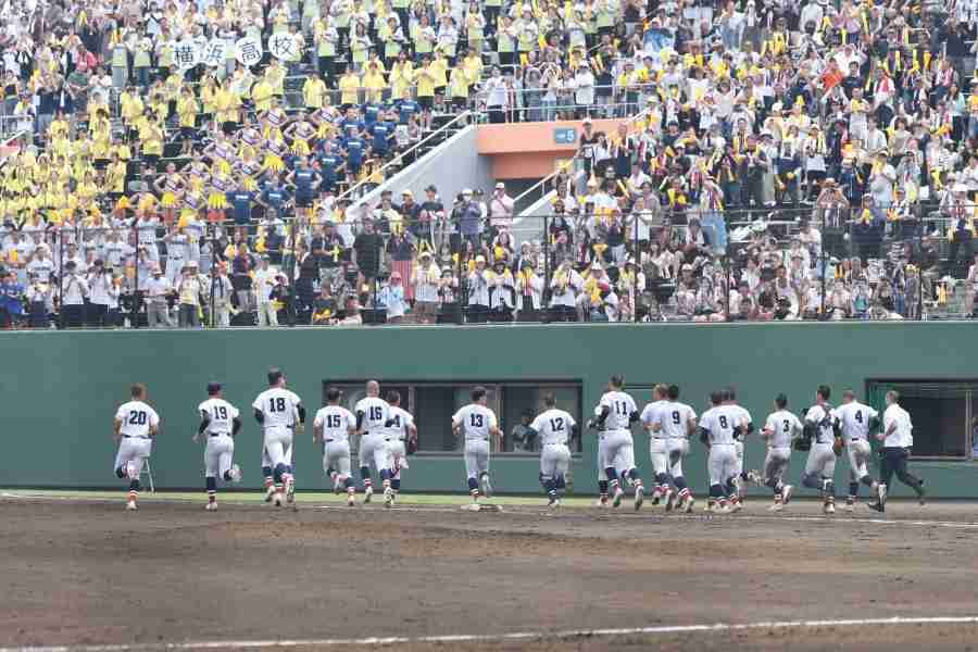 横浜-東海大相模に観衆1万人　平日朝9時＆4回戦で異例…試合前から大行列、前日には県高野連が注意喚起