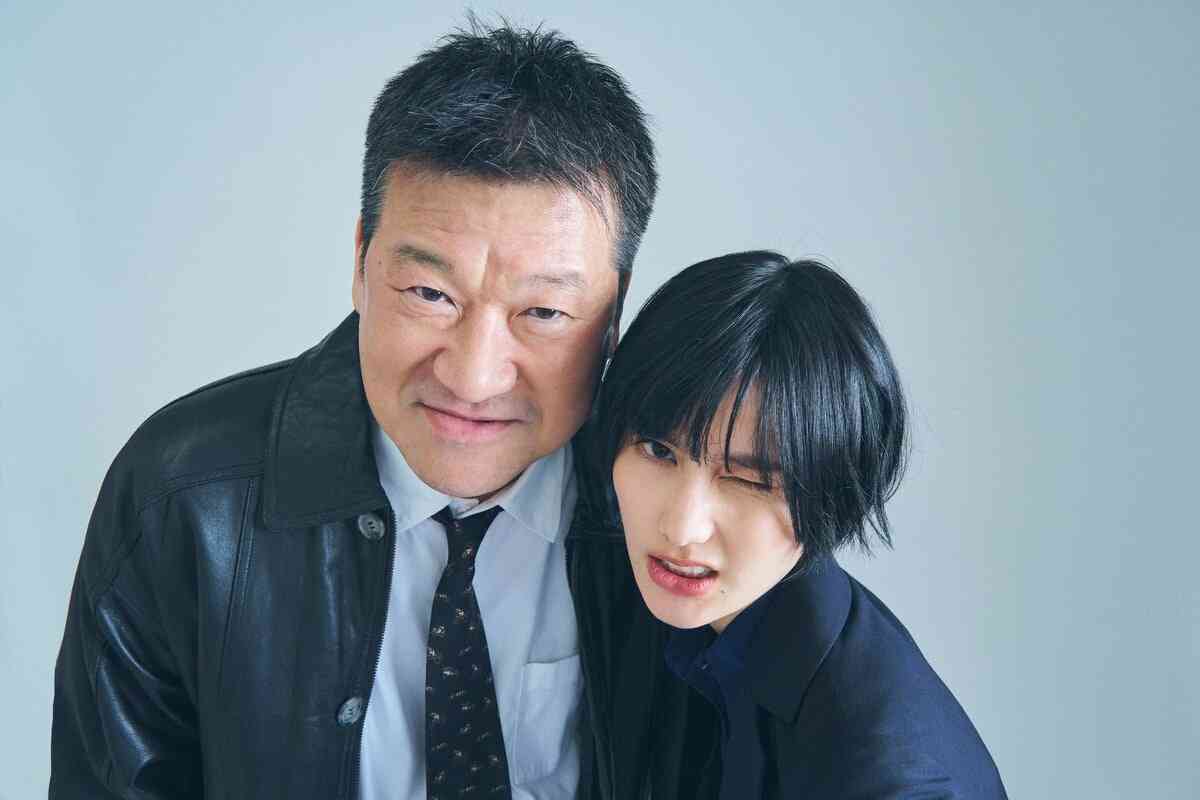 「銃は持たせてもらえますか？」初刑事役でウキウキの橋本愛に佐藤二朗「なんじゃそら（笑）」でこぼこバディの意気込みも語る【『夫婦別姓刑事』インタビュー】 | めざましmedia | “好き”でつながる