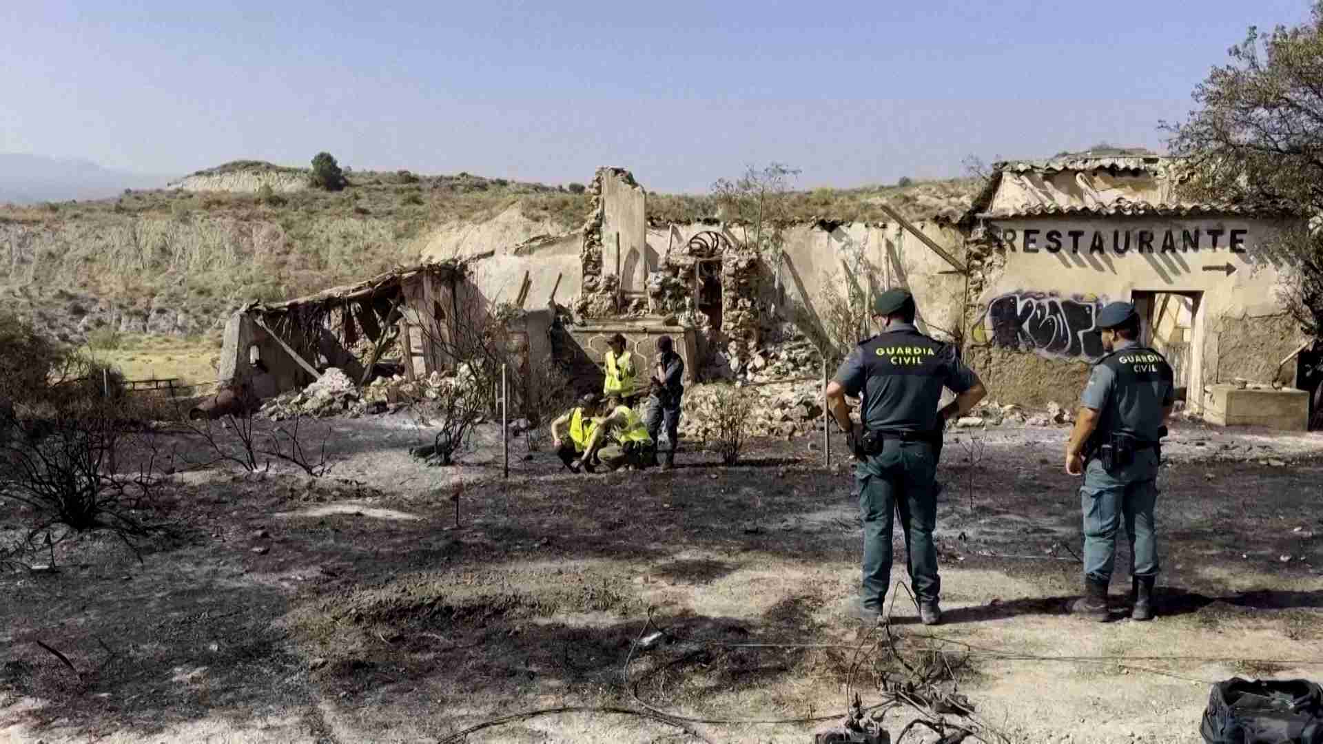 山火事から車で避難していた12人が死亡、指定避難路外れ炎の中へ　スペイン南部（ロイター） - Yahoo!ニュース