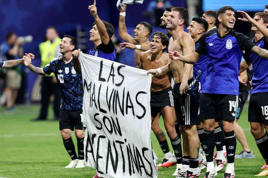 アルゼンチンに「制裁を受けるリスク」政治的横断幕で物議…FIFA規定に抵触する可能性