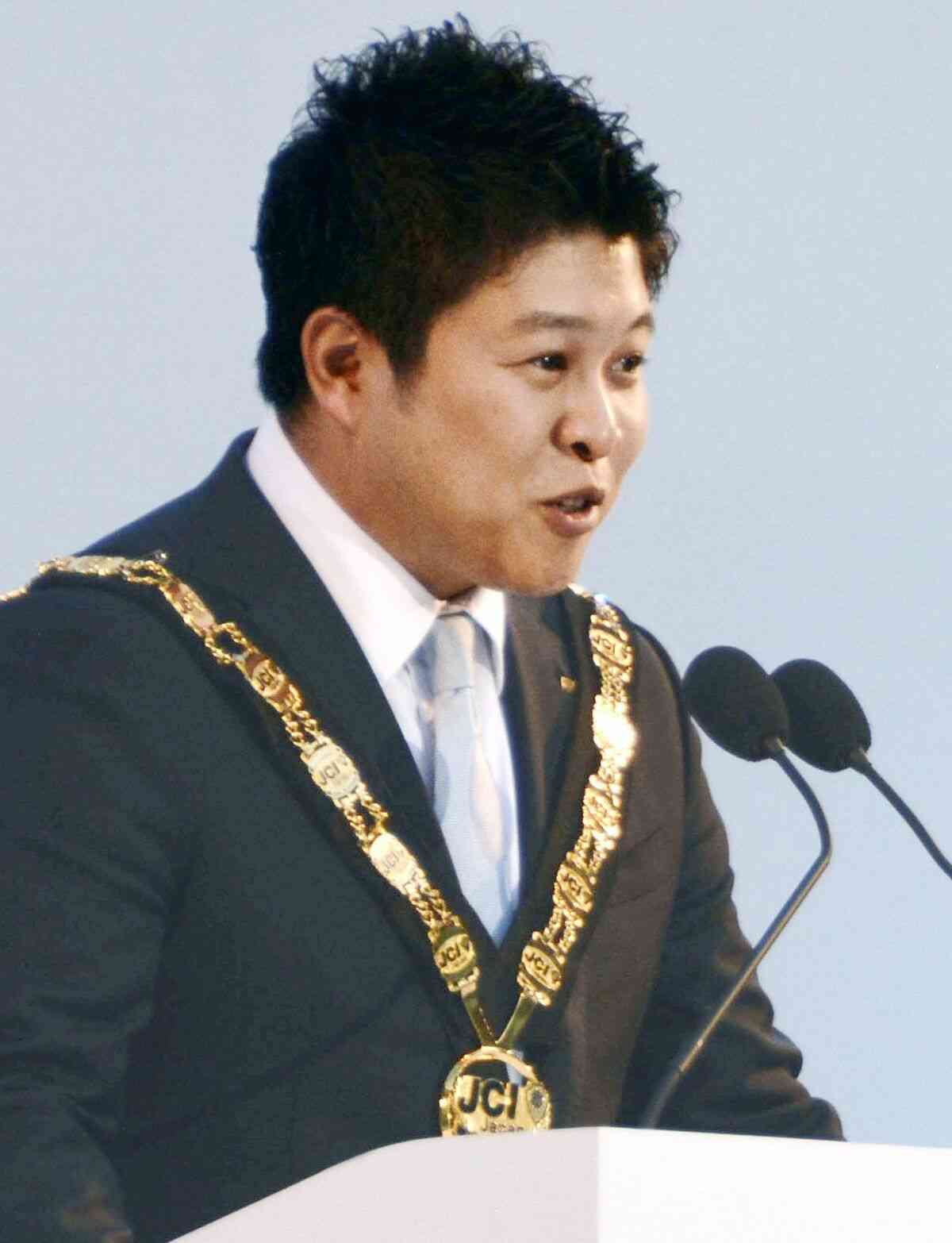 ＪＣ会頭に　麻生氏長男　「日本取り戻す | 沖縄タイムス＋プラス
