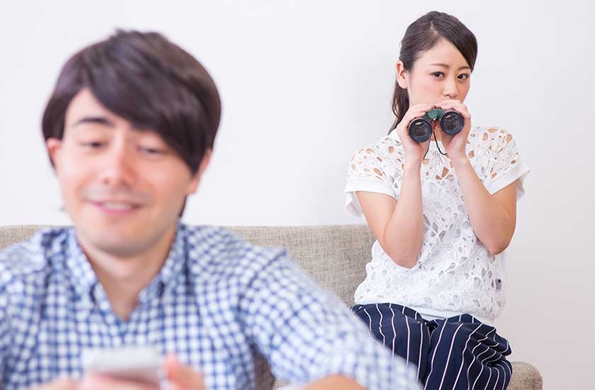 夫のスマホロックと浮気を疑うイメージ画像